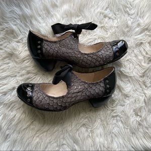 All Black Fish Bow Mary-Jane Pumps Coffee/Metallic EU40.5 US 10
